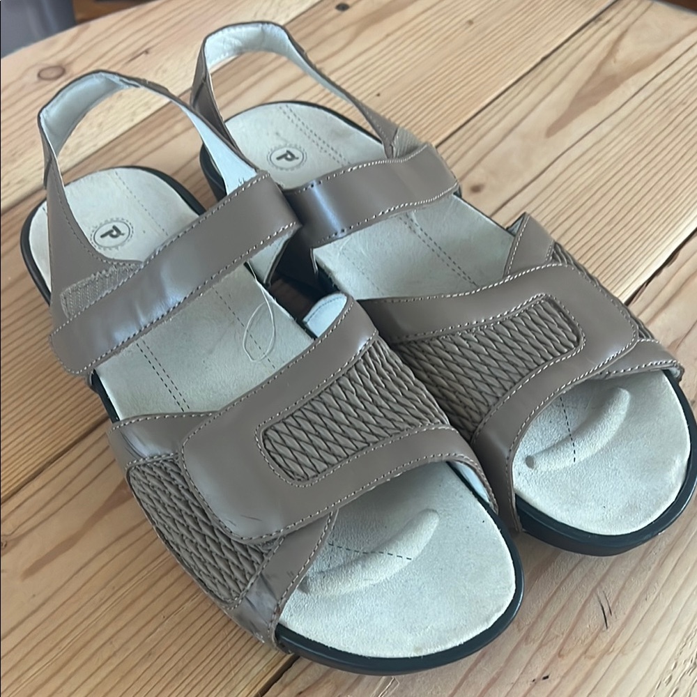 Women's Tan Sandals